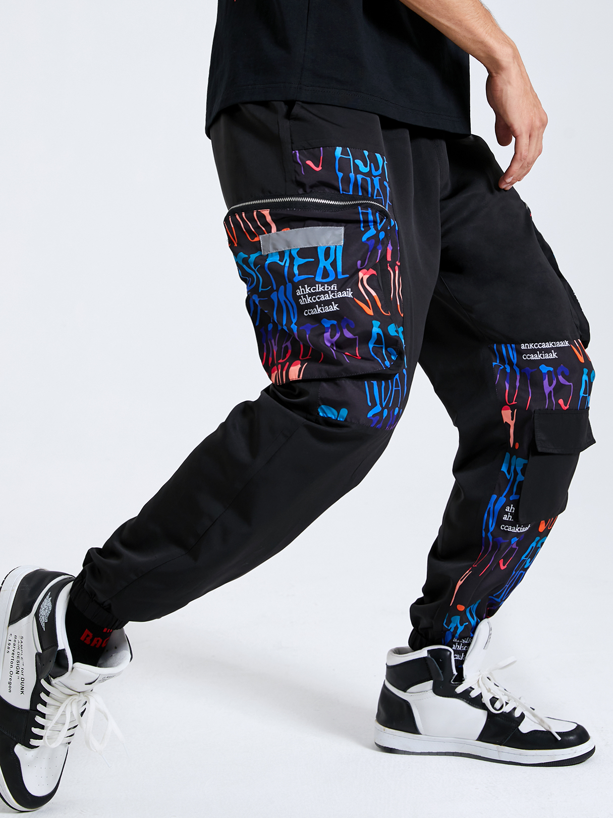 Men Letter Print Zip Pockets Drawstring Waist Cargo Pants