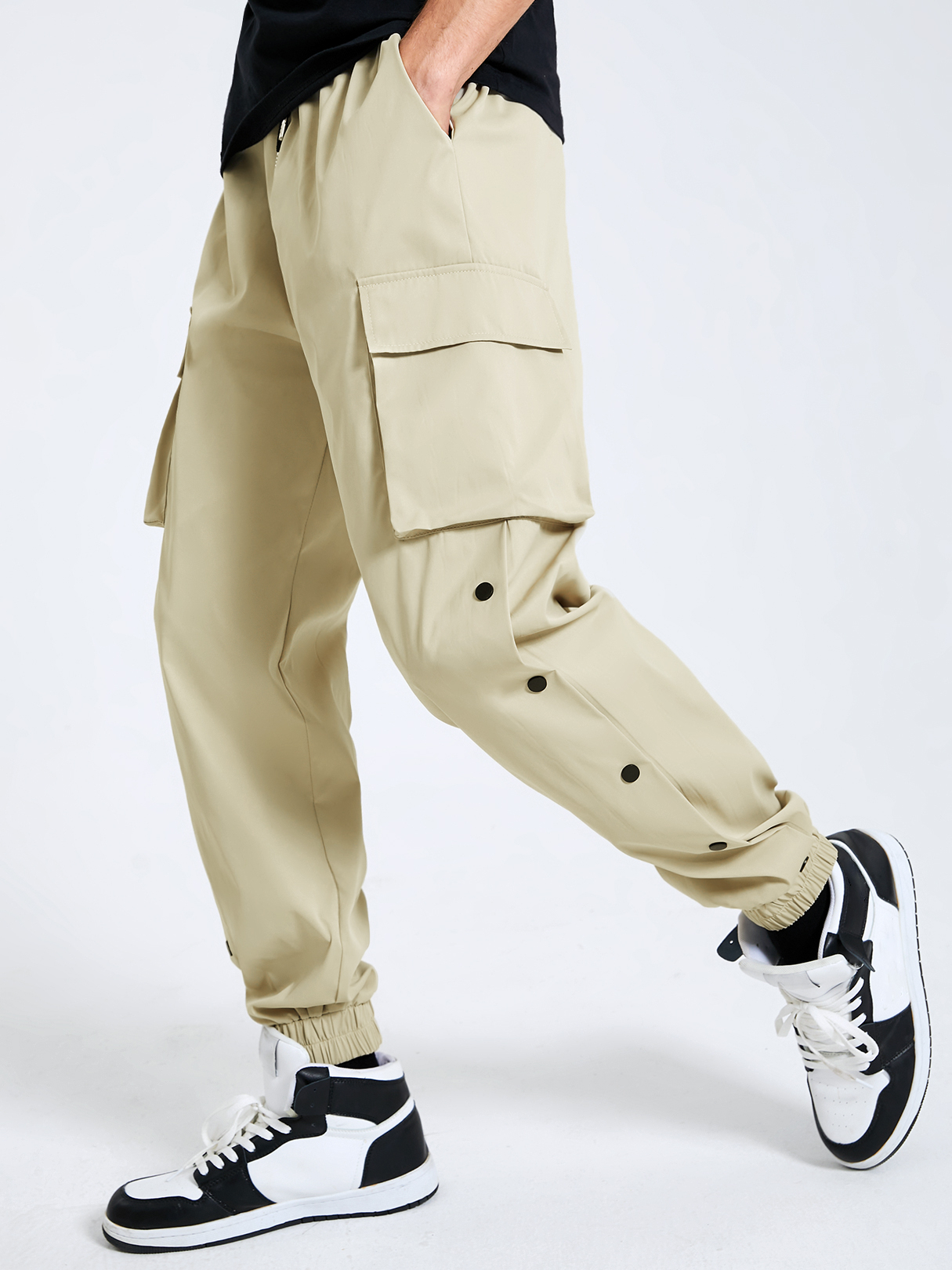 Men Casual Plain Button Hem Drawstring Waist Cargo Pants