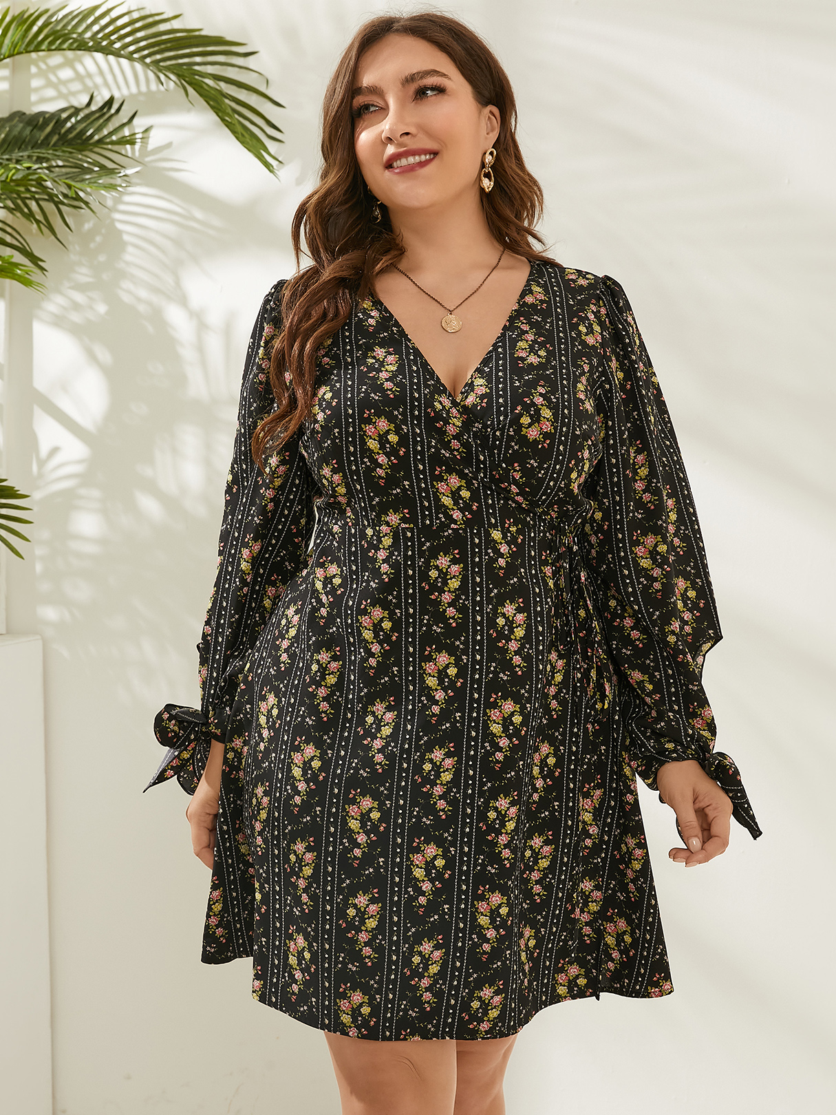 YOINS Plus Size V-neck Striped Floral Print Long Sleeves Dress