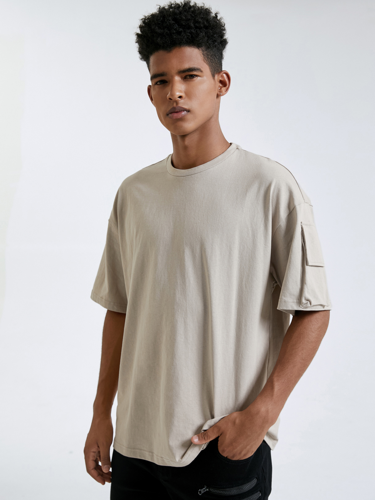 BASICS Men 100% Cotton Plain Sleeve Pocket T-shirt