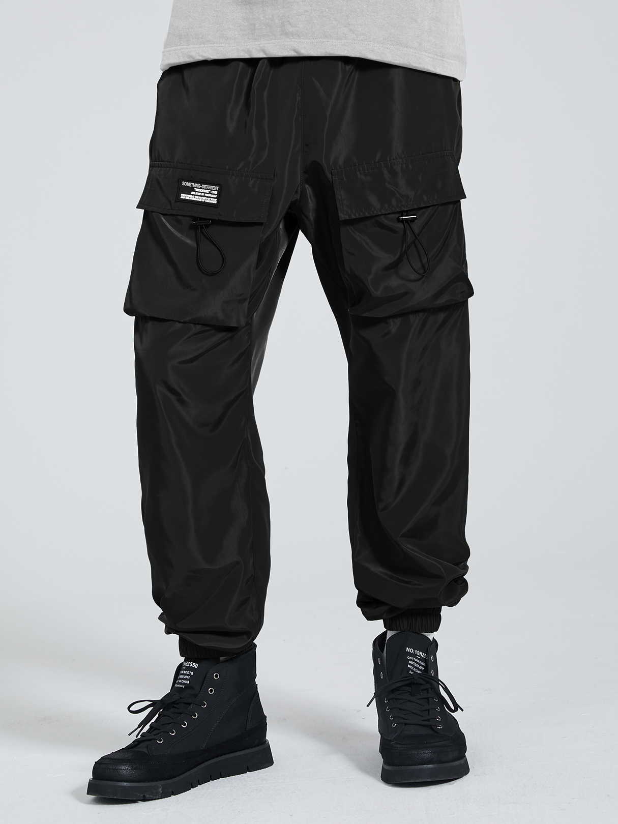 Men Hip Hop Style Badge Design Drawstring Waist Cargo Pants