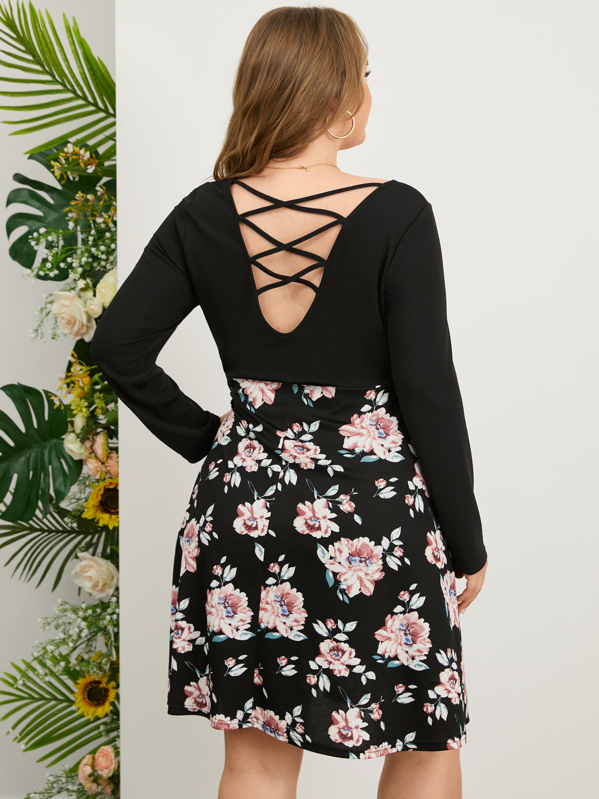 YOINS Plus Size Floral Print Criss-Cross Patchwork Design Long Sleeves Dress