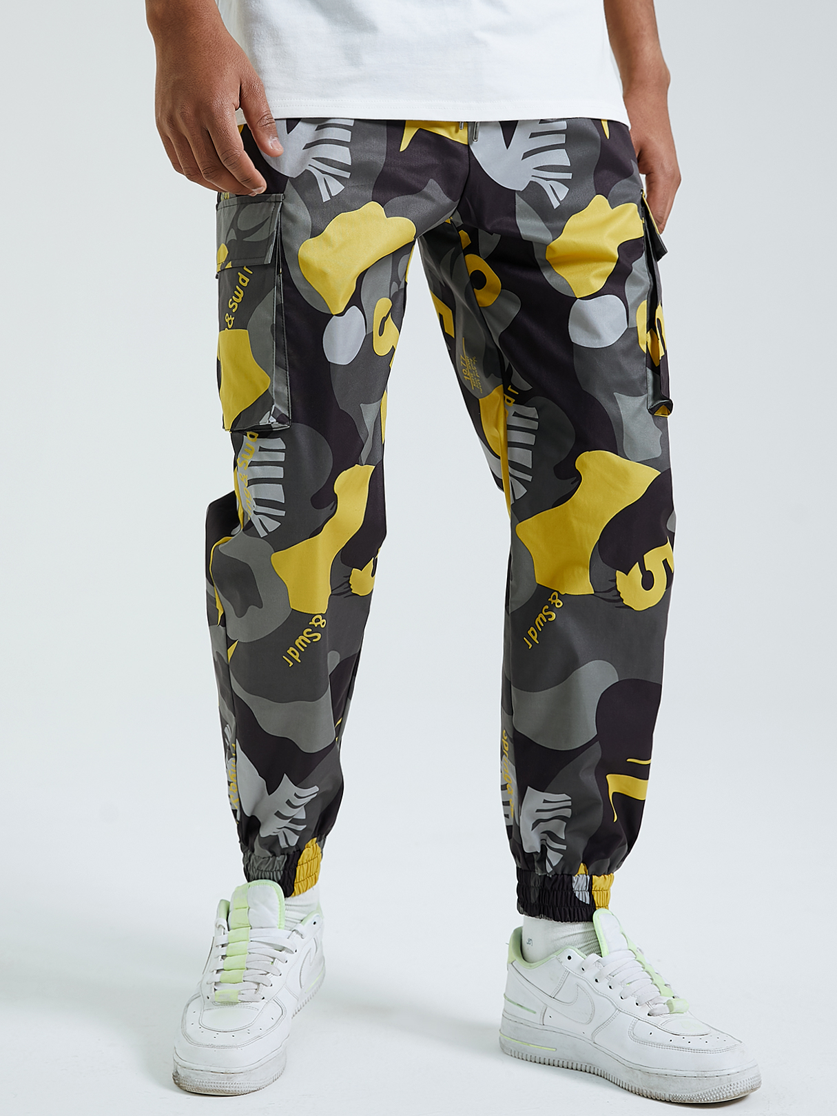 KOYYE Men Colorful Camouflage Print Cargo Pants