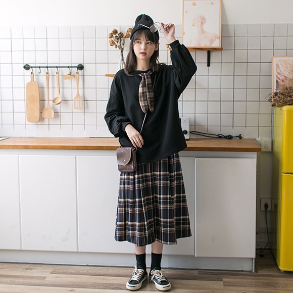 MsBlossom - Pleated Midi Skirt - Navy/M