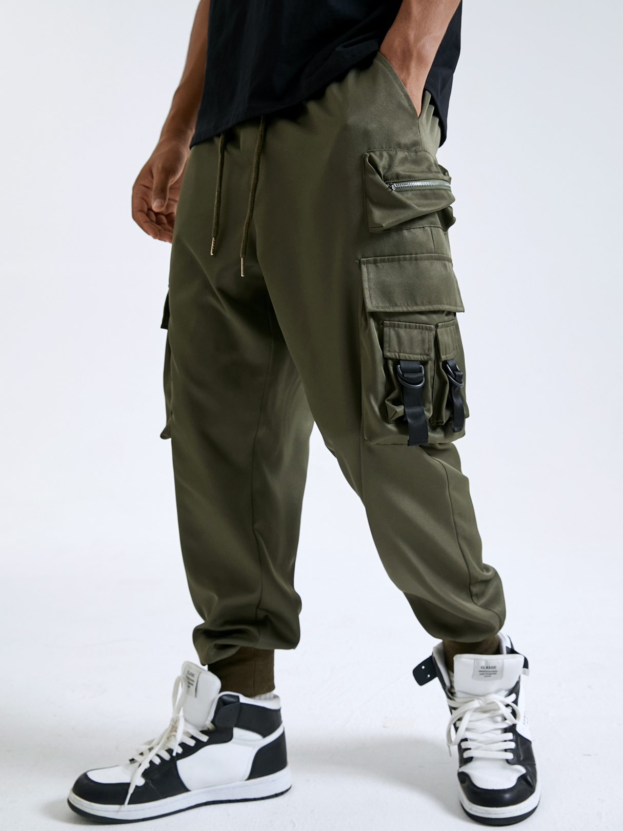 Men Plain Multi-Pocket Ribbon Buckle Drawstring Cargo Pants