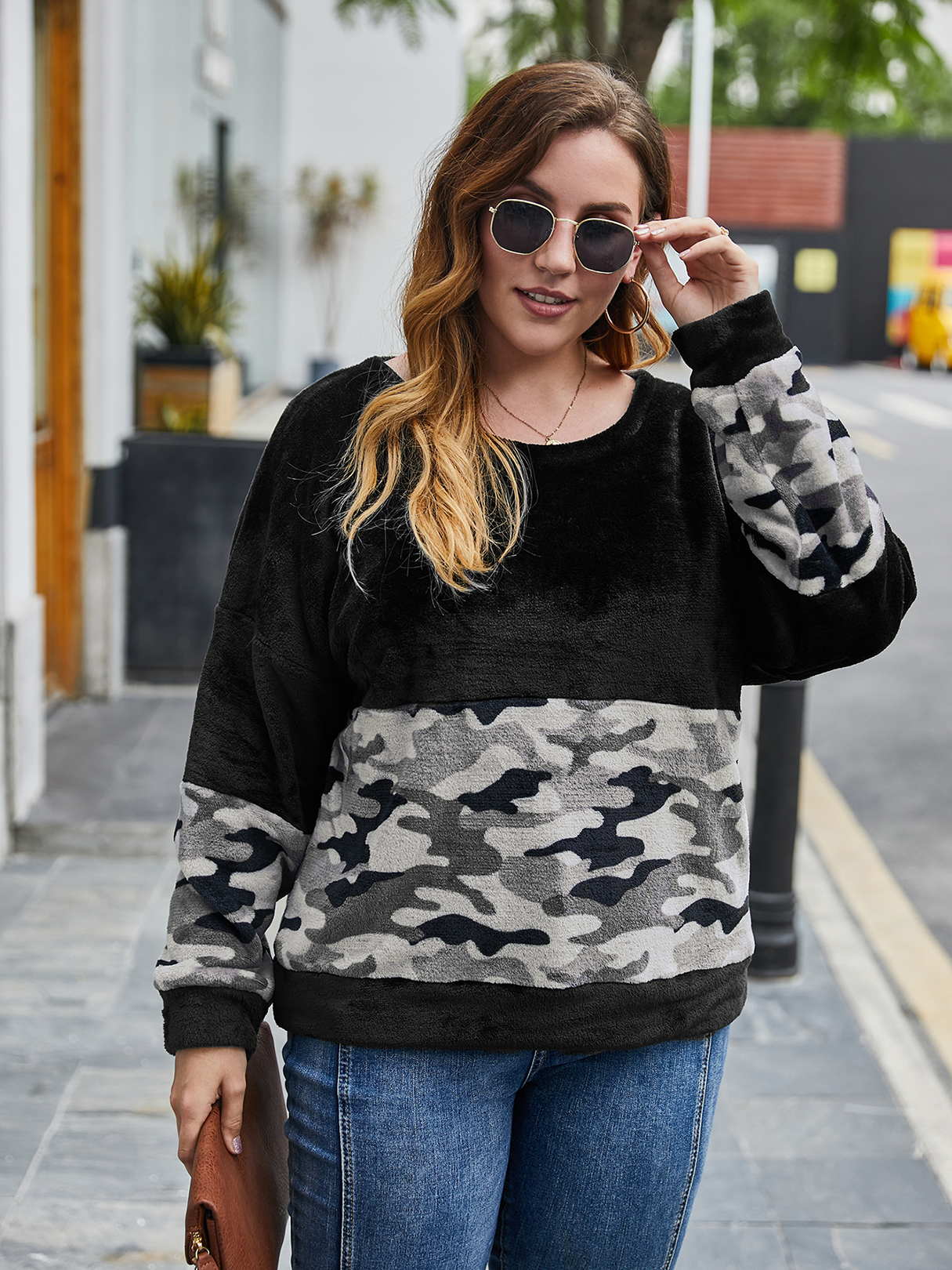 Plus Size Crew Neck Camo Long Sleeves Sweatshirt