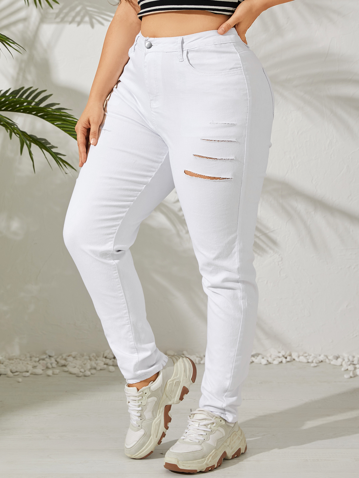 Plus Size Random Ripped Details Pocket Pants