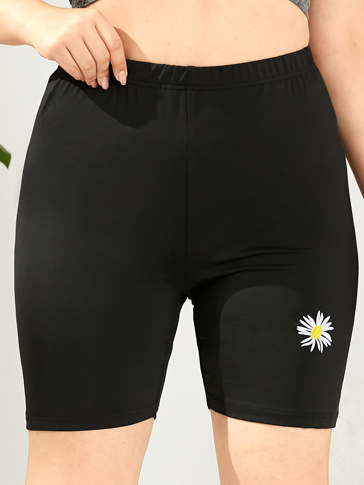 YOINS Plus Size Black Calico Shorts