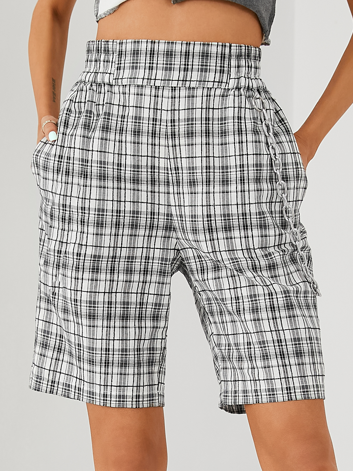 YOINS White Plaid Side Pockets Chain Design Shorts