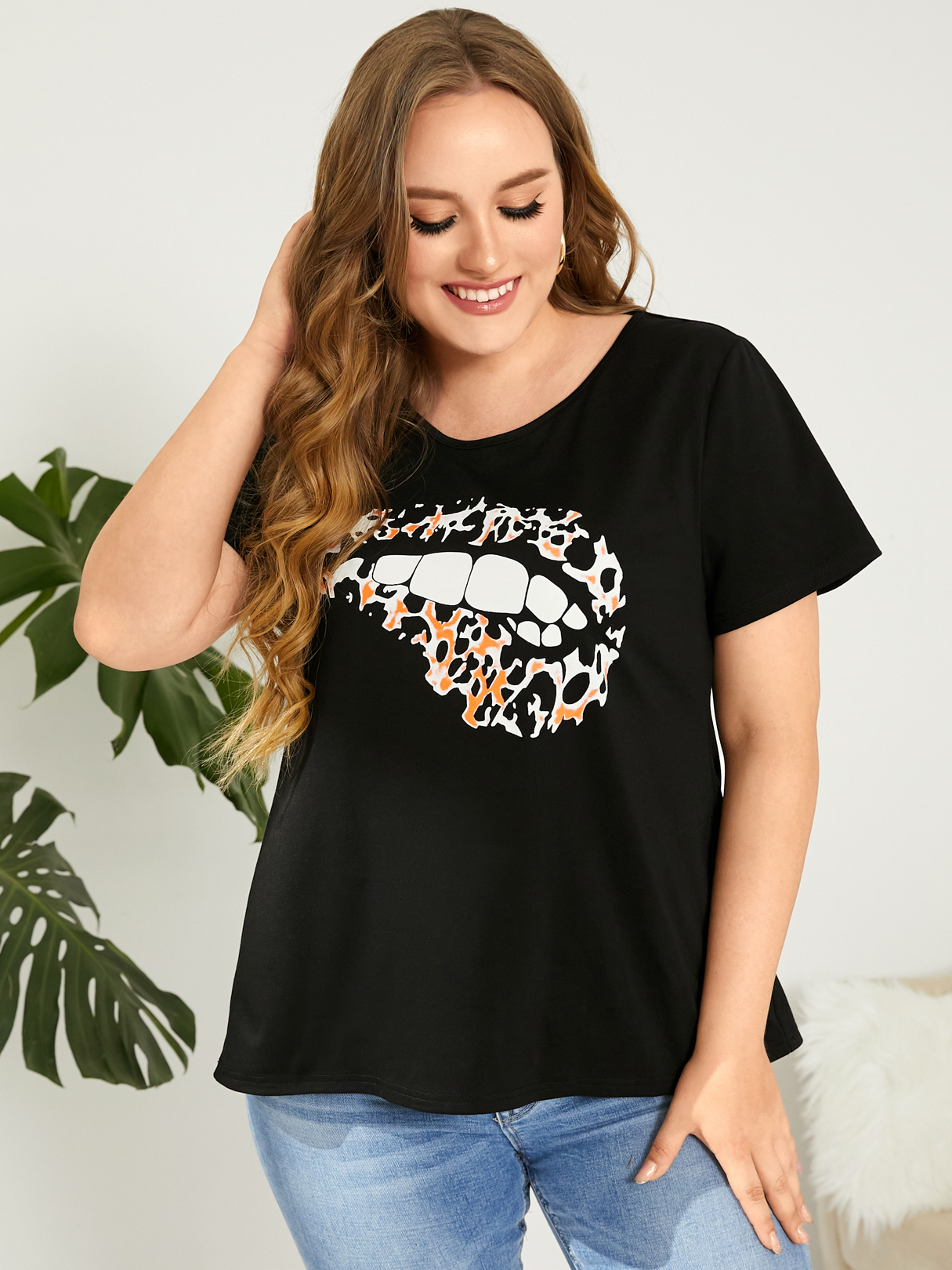 YOINS Plus Size Black Round Neck Mouth Short Sleeves Tee