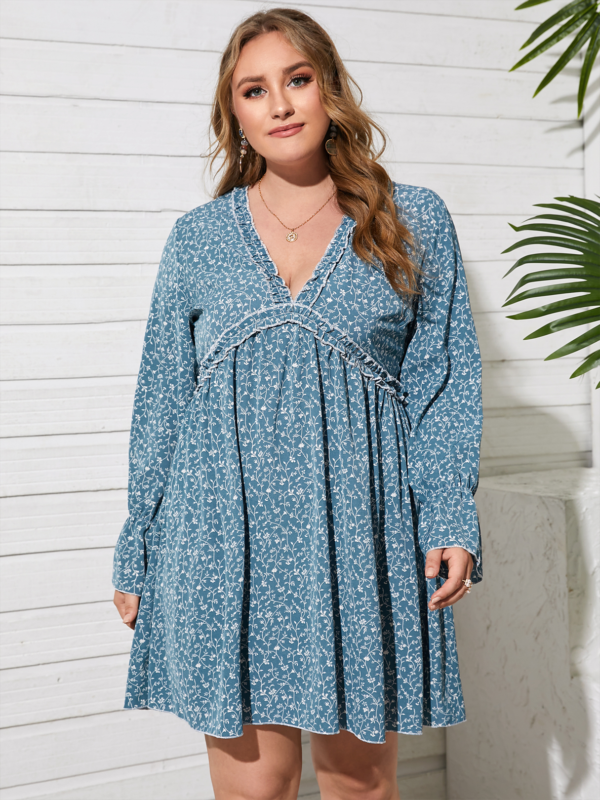 Plus Size V-neck Calico Lettuce-Edge Long Sleeves Dress