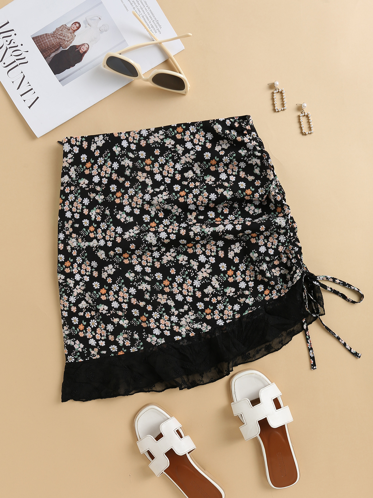 YOINS Black Calico Drawstring Lace Hem Mini Skirt