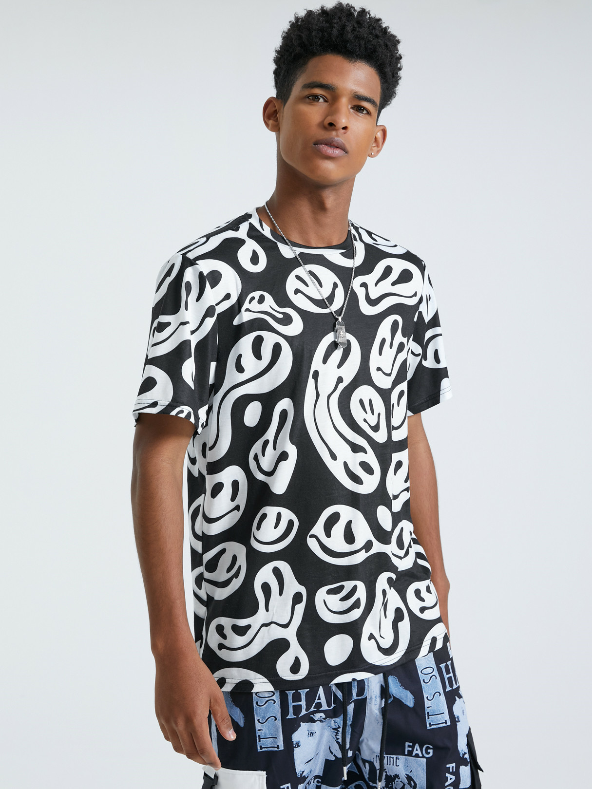 KOYYE Men Casual Smile Graphic All Over Print T-Shirt