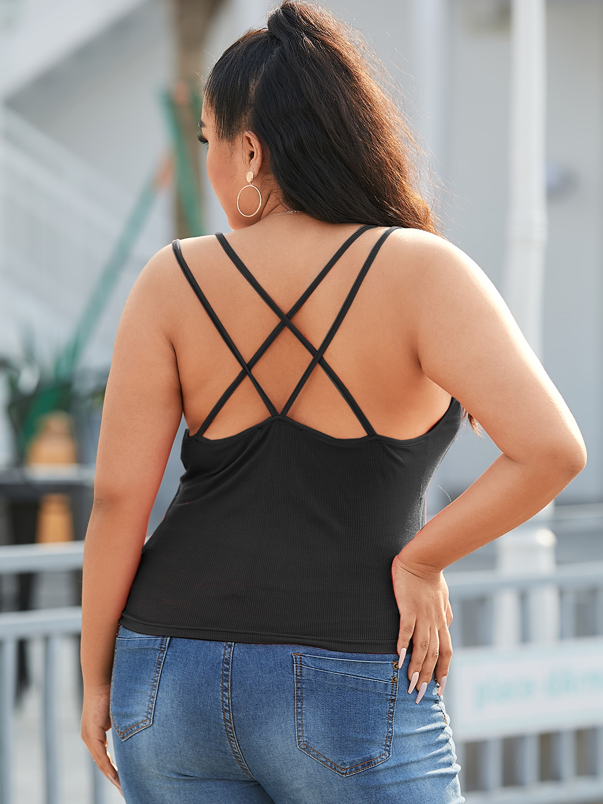 YOINS BASICS Plus Size V-neck Criss-cross Sleeveless Cami