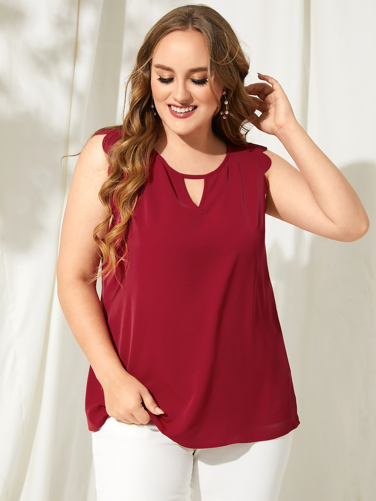YOINS Plus Size Round Neck Cut Out Scalloped Trim Tank Top