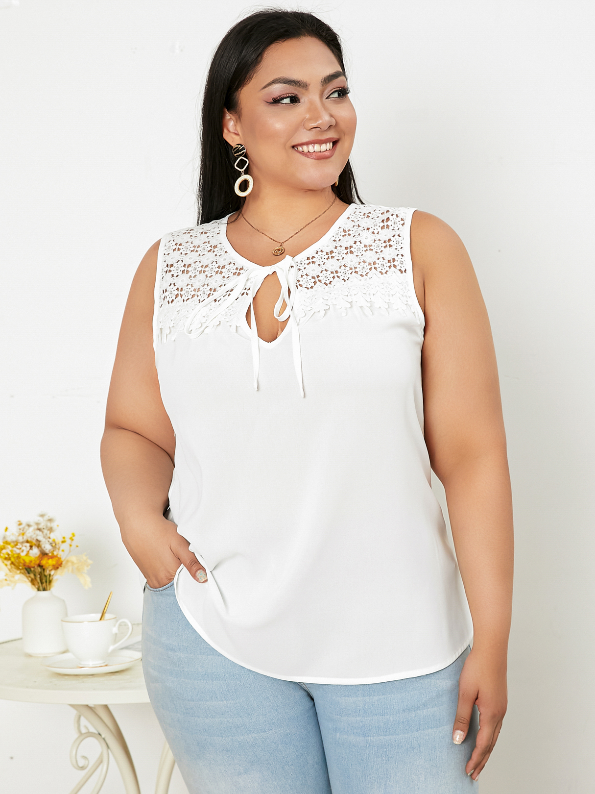 YOINS Plus Size Crew Neck Cut Out Tie-up Design Sleeveless Tank Top