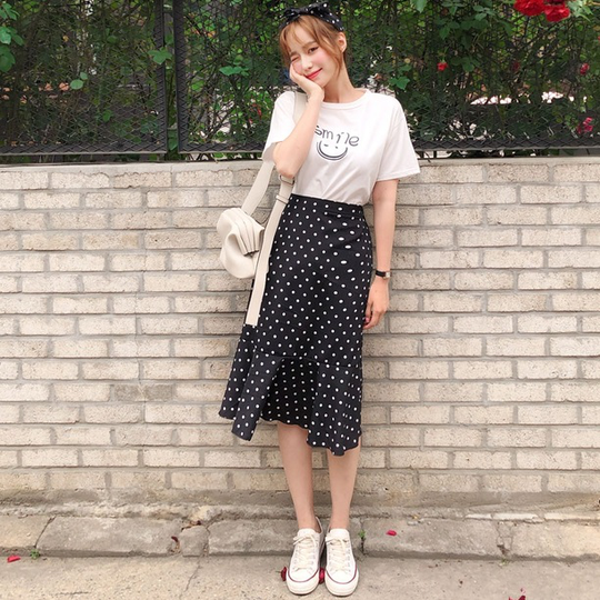 Cherryville - Short Sleeve Printed T-Shirt + Band Waist Dotted Mermaid Skirt - Ivory/One Size