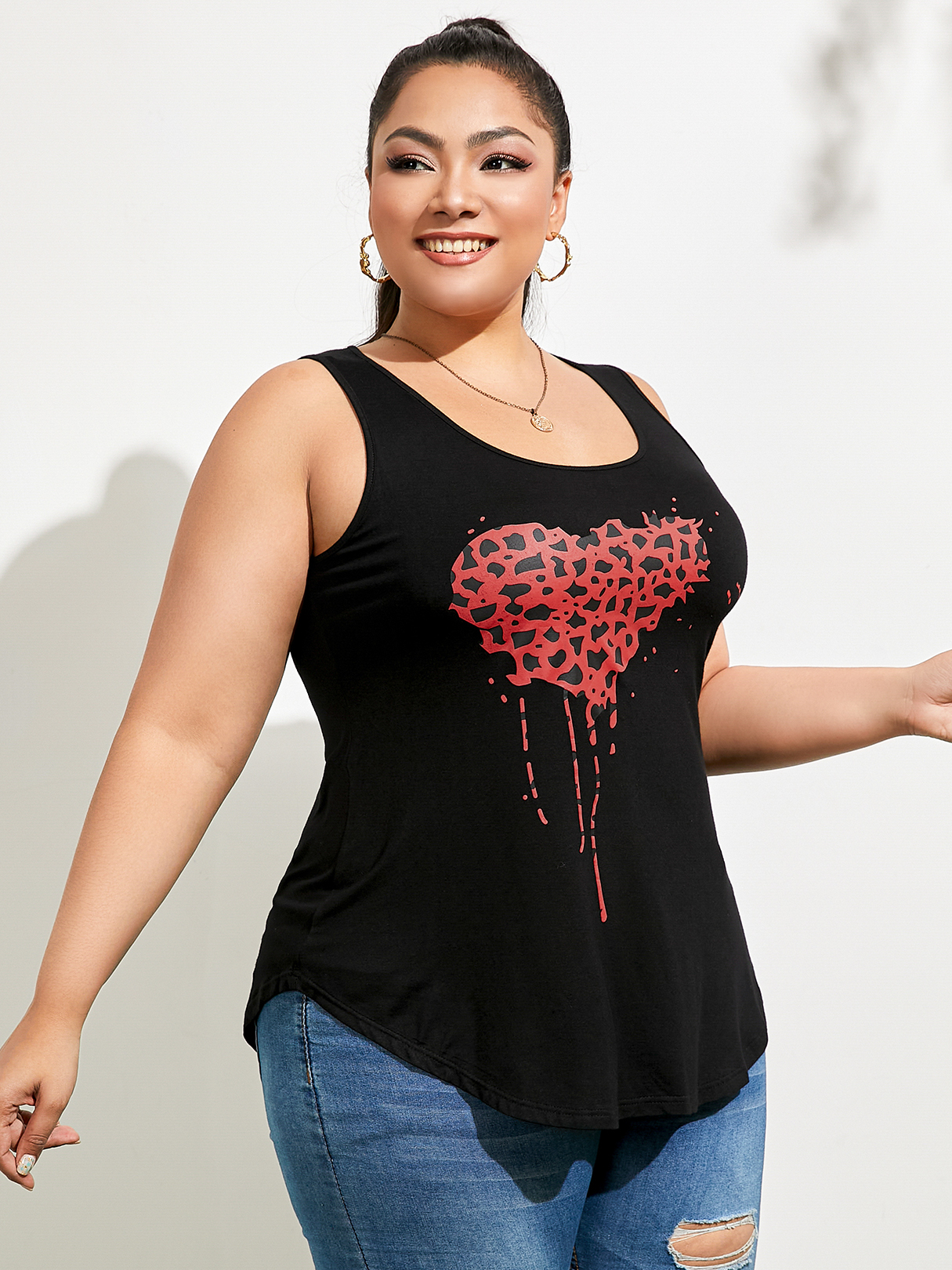 Plus Size Round Neck Leopard Graphic Tank Top