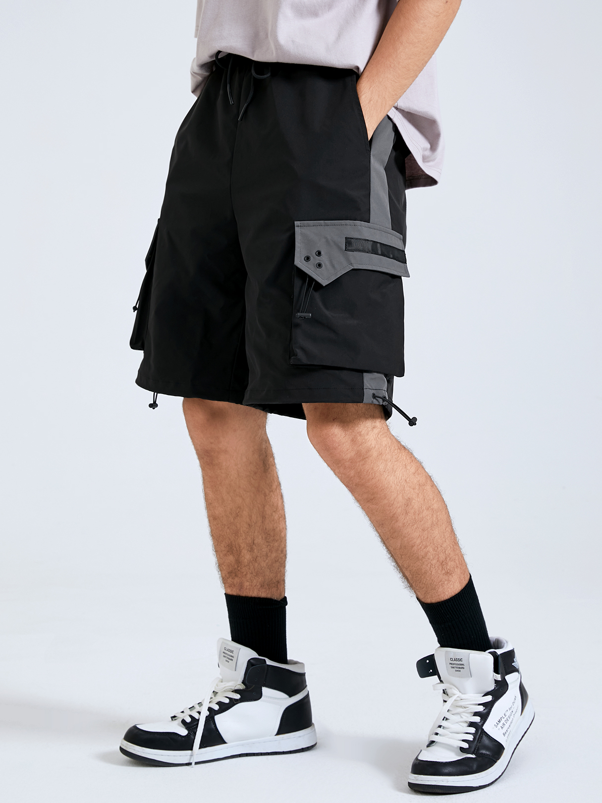 Men Black Color Block Patchwork Drawstring Waist Pocket Cargo Shorts