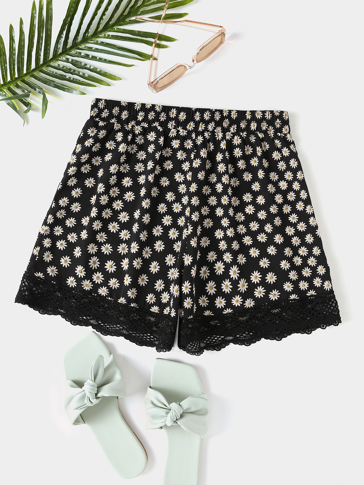 YOINS Black Calico Lace Hem Shorts