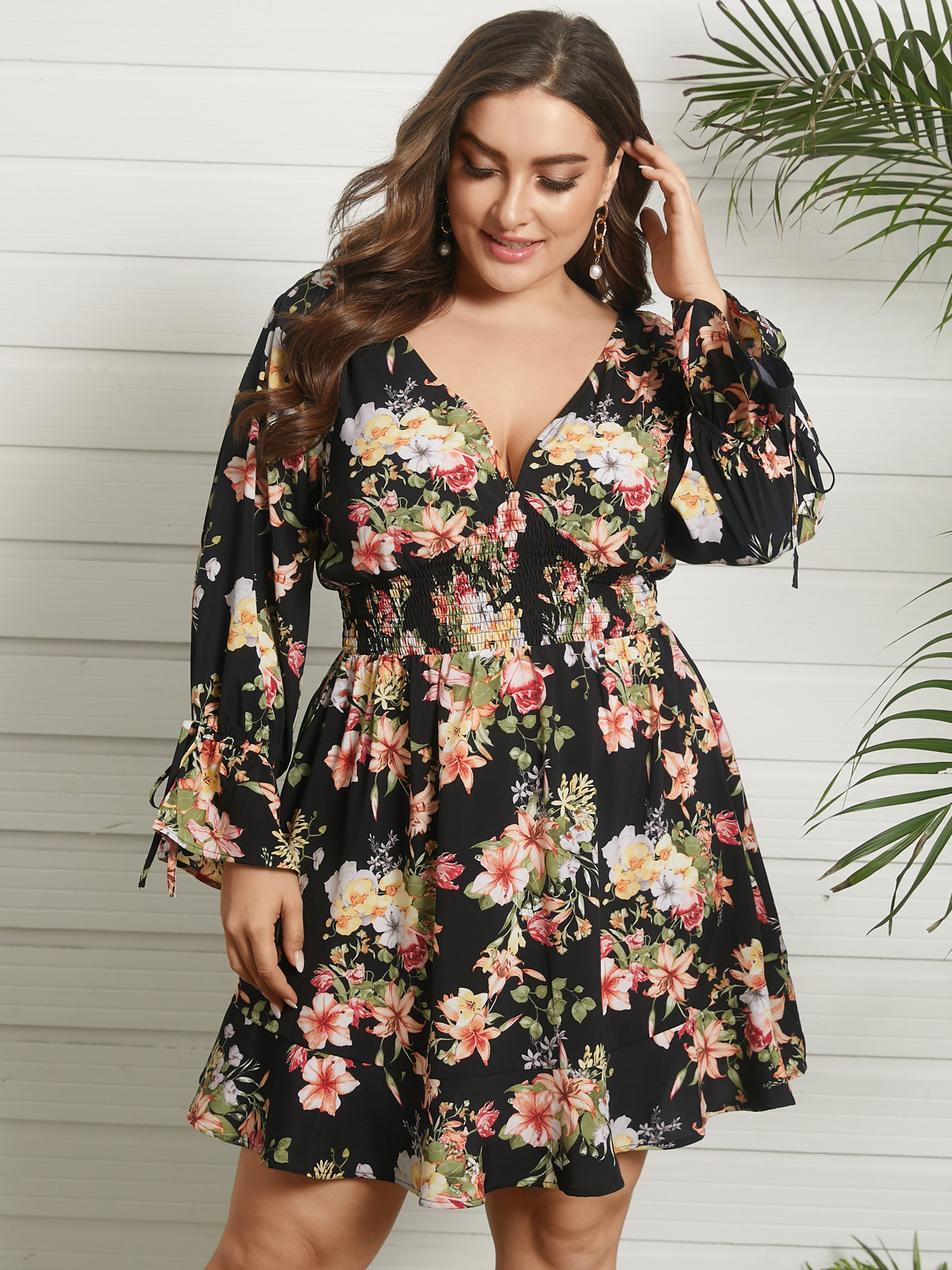 YOINS Plus Size V-neck Floral Print Shirring Tie-up Design Long Sleeves Mini Dress