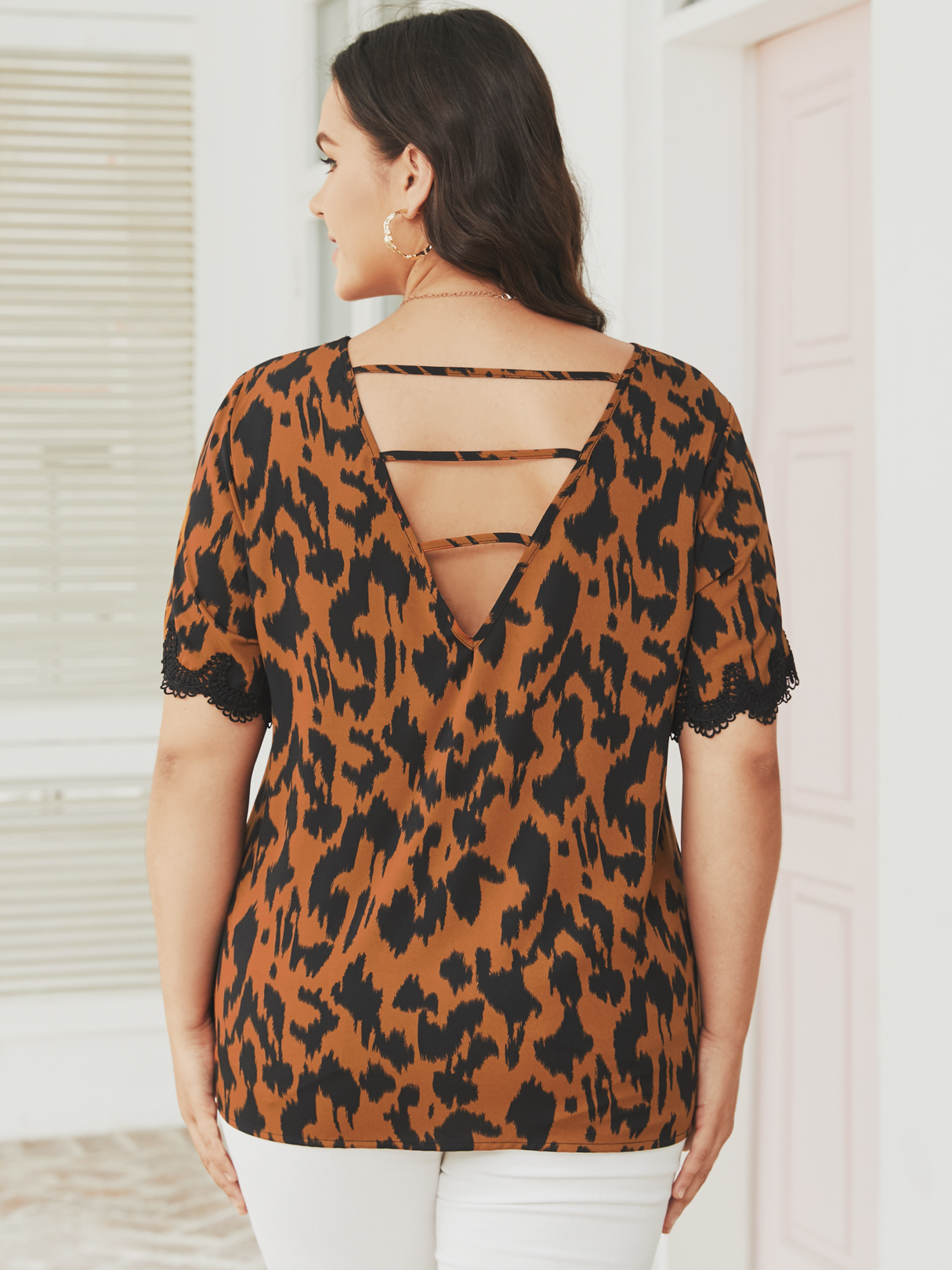 YOINS Plus Size Round Neck Leopard Lace Patchwork Cut Out Blouse