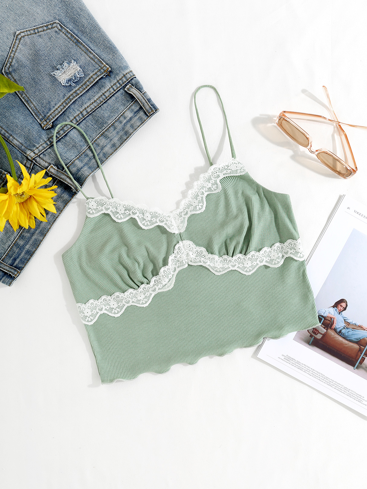 YOINS Green Lace Trim Spaghetti Strap V-neck Sleeveless Cami
