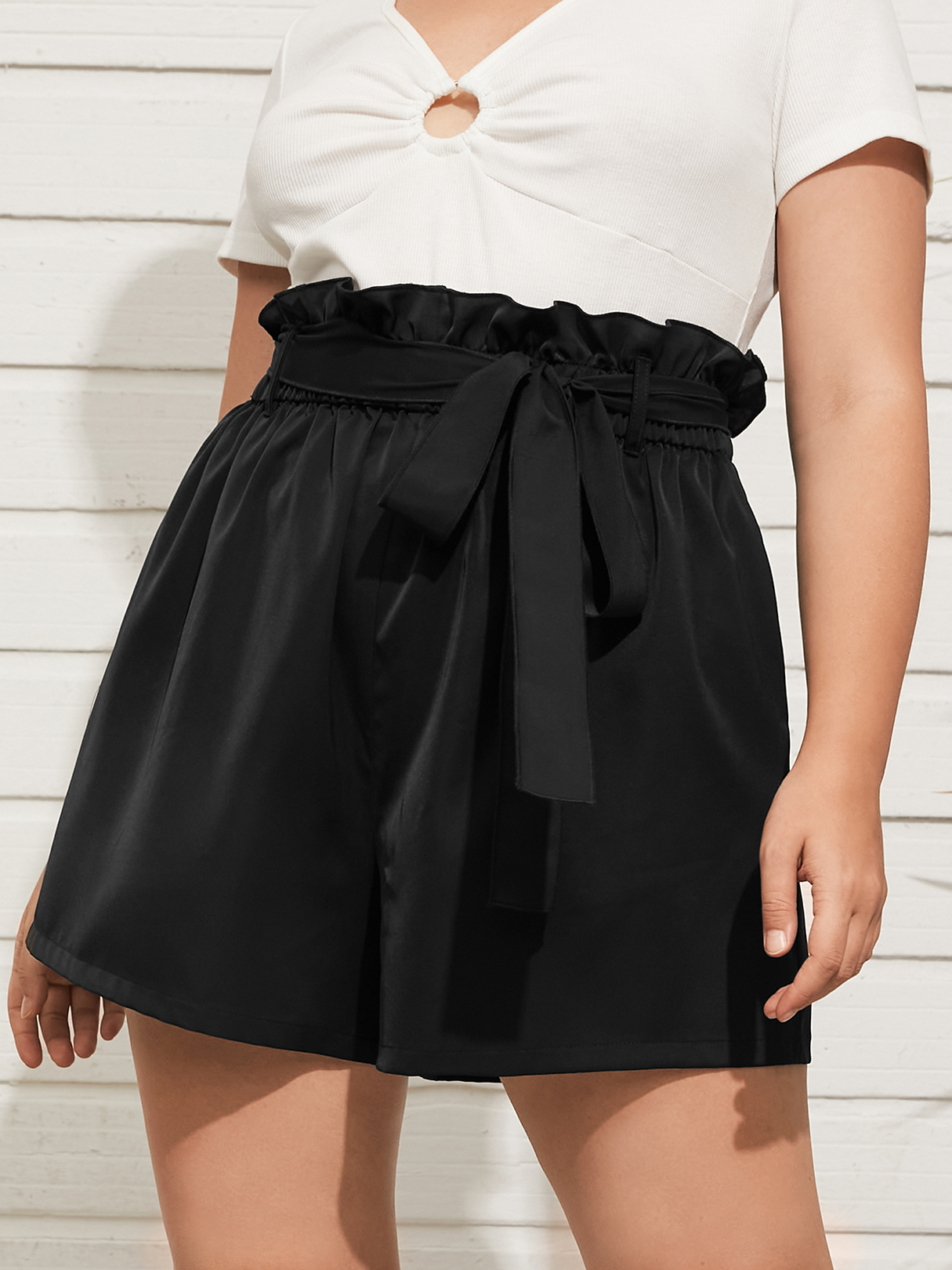 YOINS Plus Size Belt Design Side Pocket Ruffle Trim Shorts