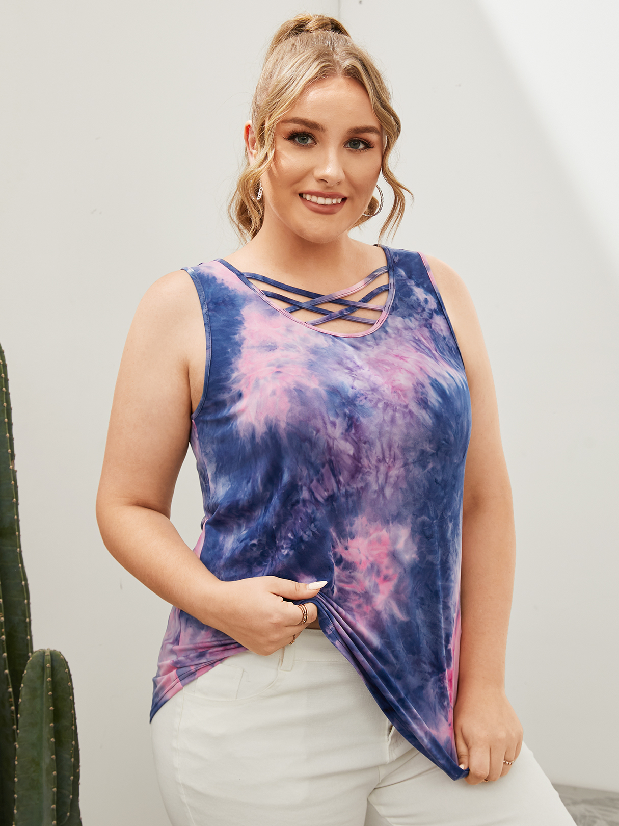 YOINS Plus Size Crew Neck Tie Dye Criss-Cross Sleeveless Tank Top