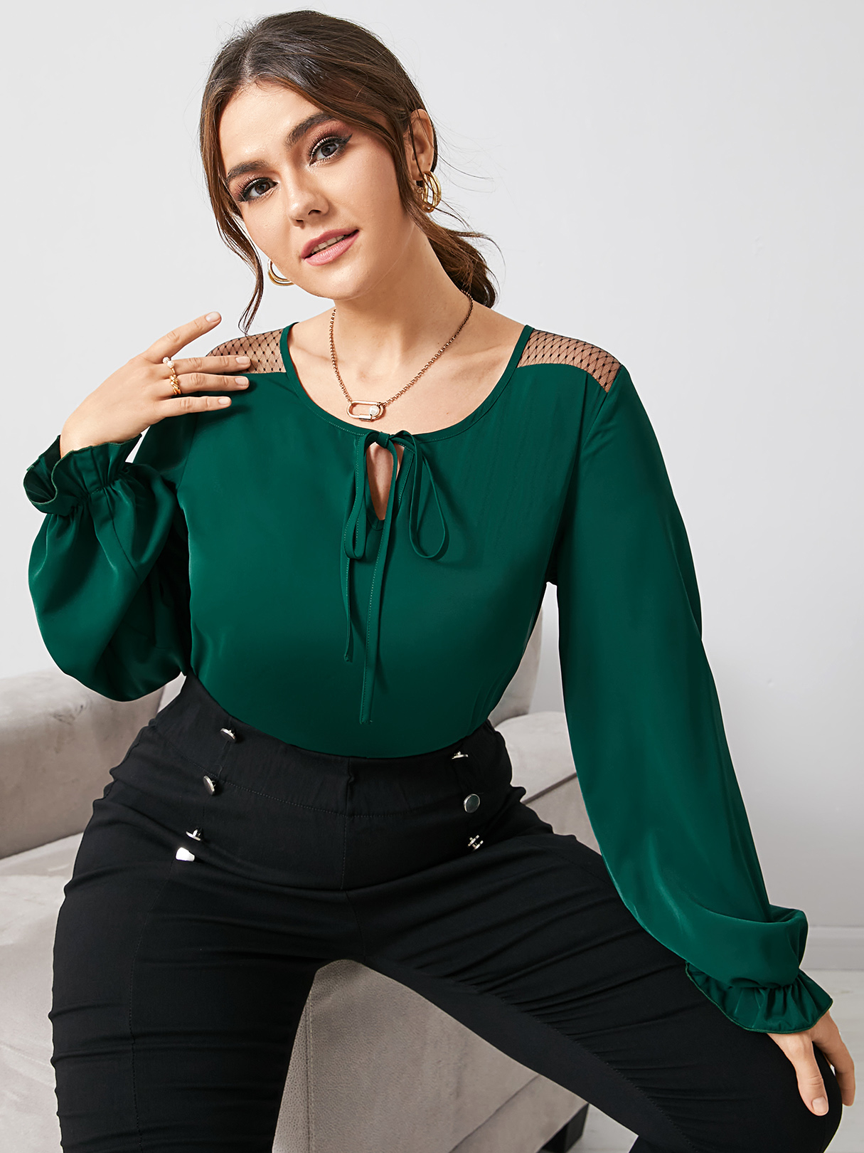 YOINS BASICS Plus Size Round Neck Knotted Patchwork Blouse
