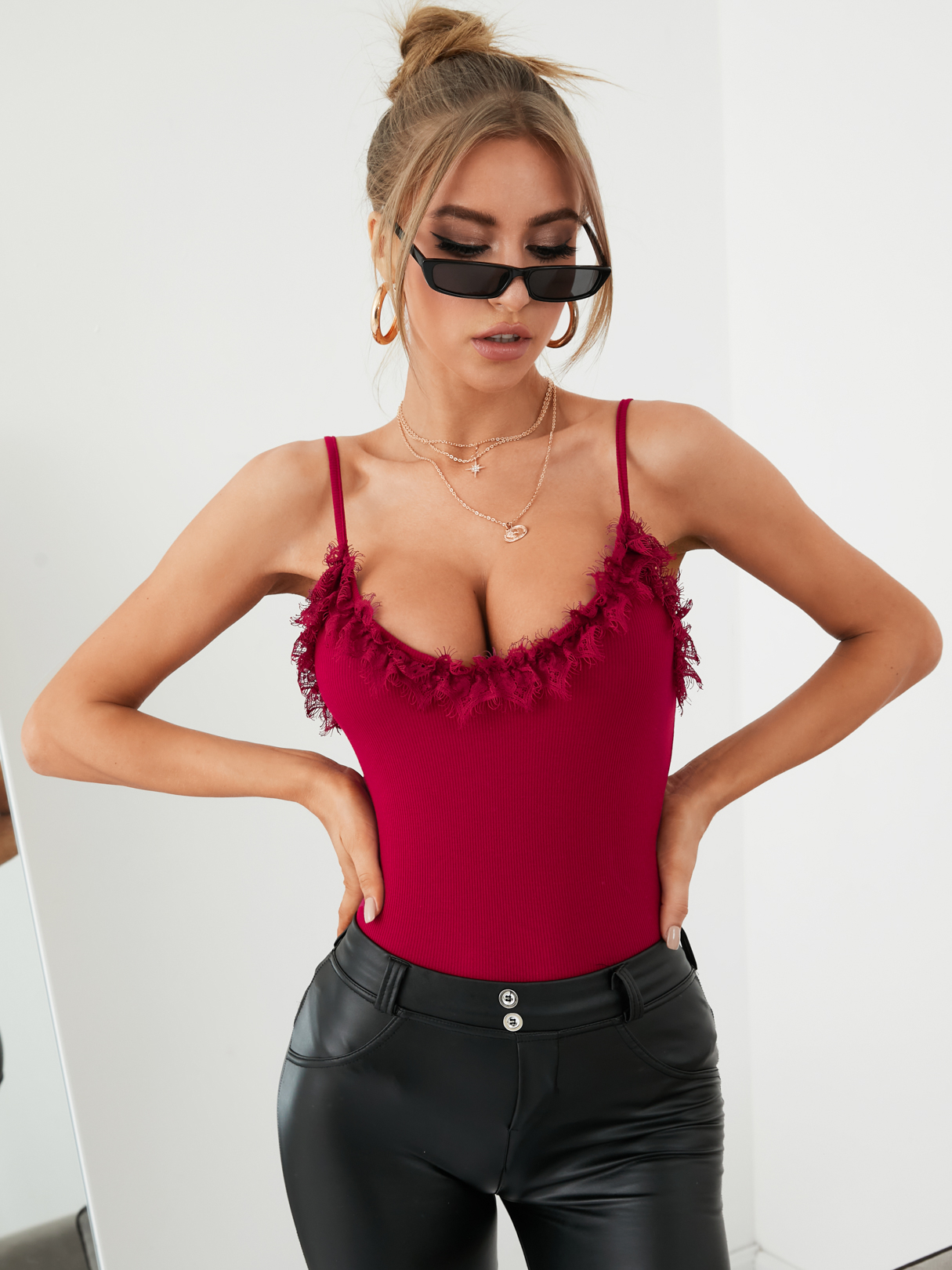 YOINS BASICS Lace Trim Round Neck Sleeveless Cami