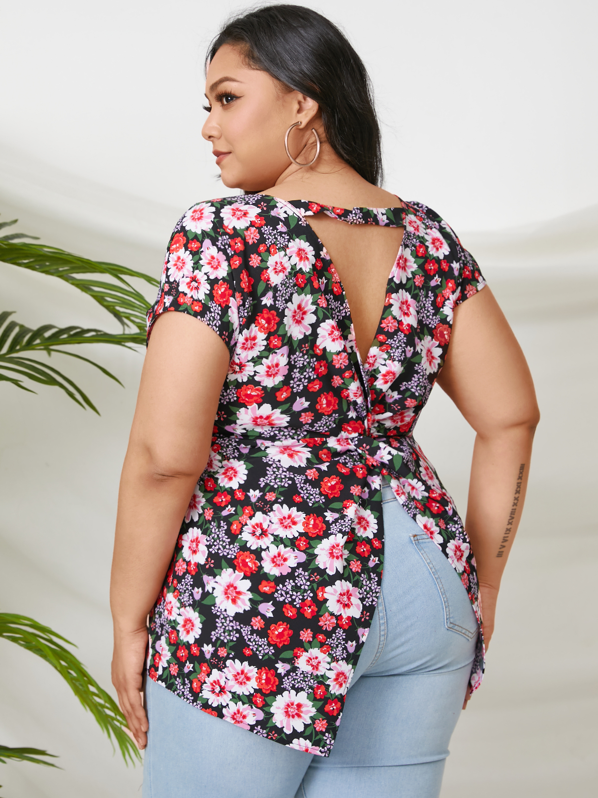 YOINS Plus Size Round Neck Floral Print Cut Out Twist Short Sleeves Blouse