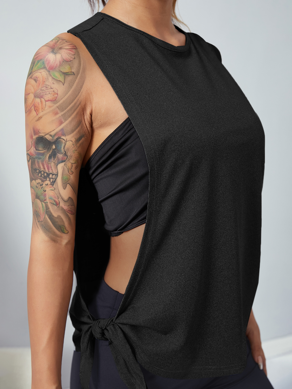 YOINS Side Slit Design Crew Neck Sleeveless Sporty Tank Top