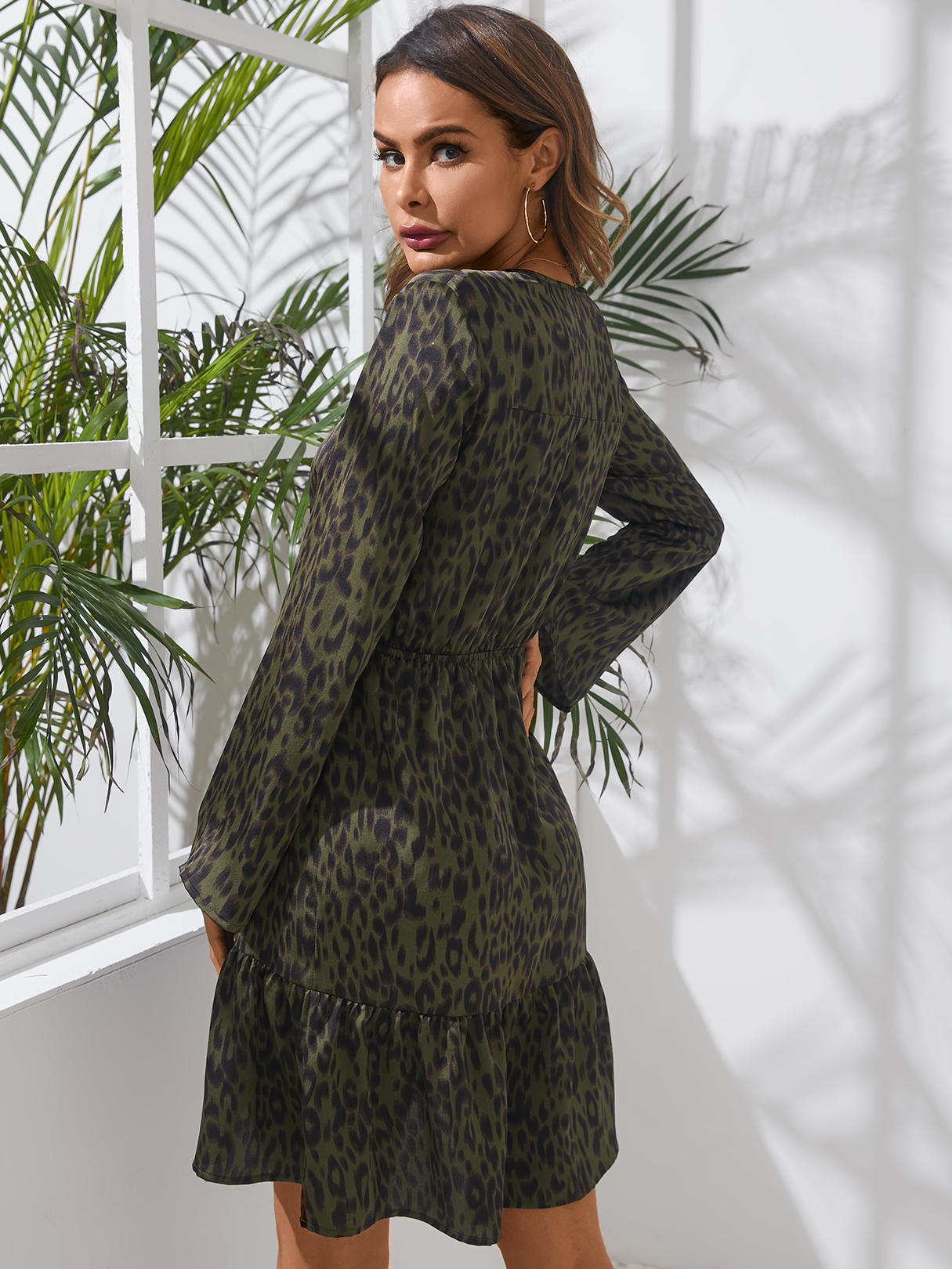 Yoins Green Leopard V-neck Button Front Long sleeves Dress