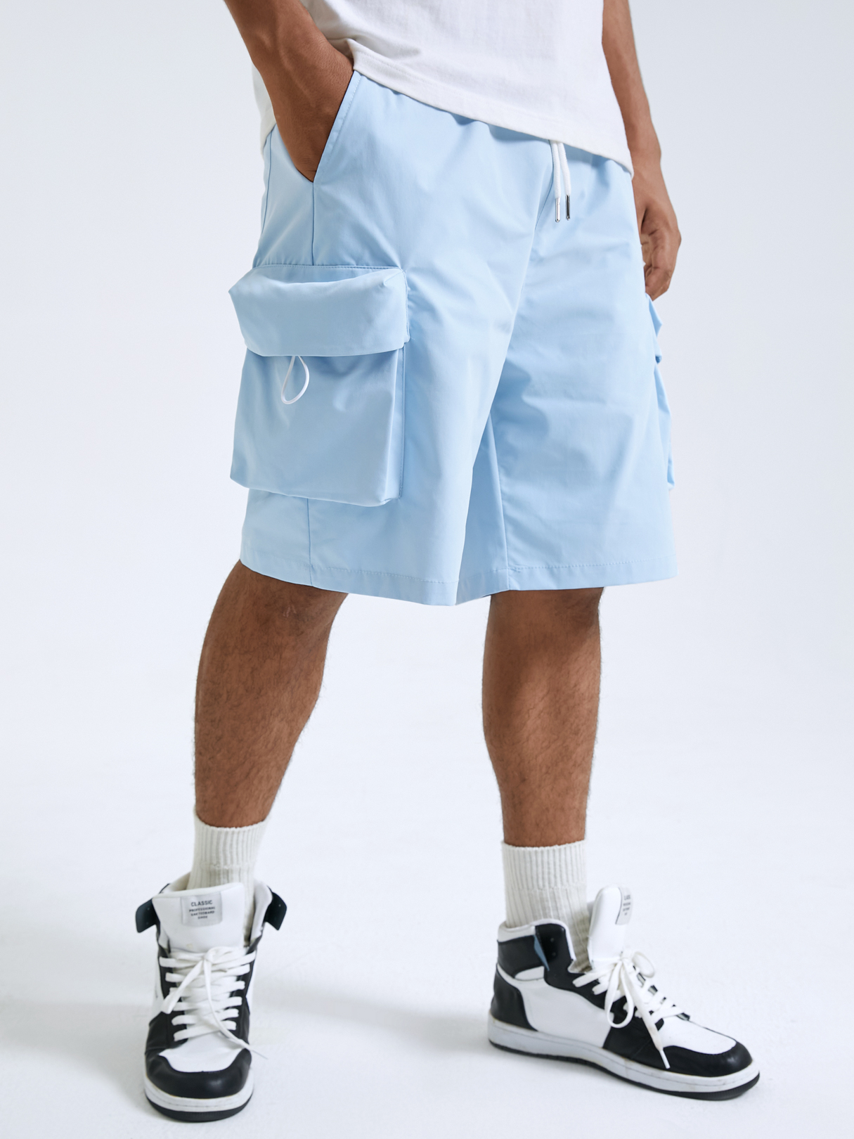 Men Plain Big-Pocket Drawstring Waist Cargo Shorts