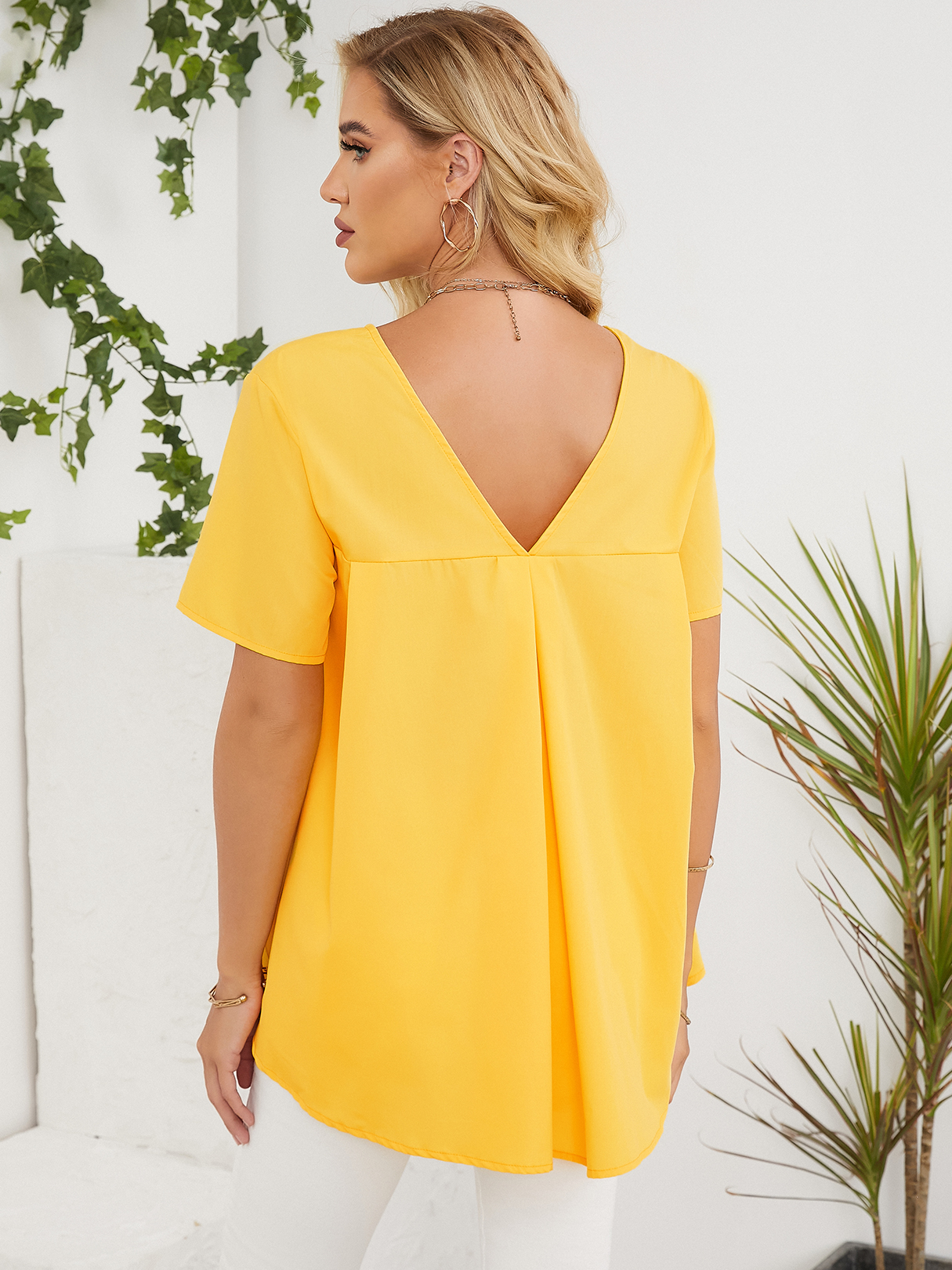 YOINS Pleated Round Neck Short Sleeves Backless Tee